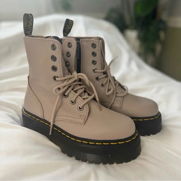 Dr Martens Women's Taupe Jadon Vintage Pisa Platform Boots Size 6 NWOT - Picture 3 of 10